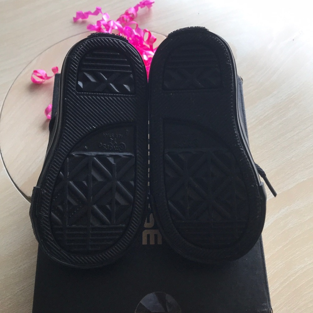 Converse - Picture 3 of 4
